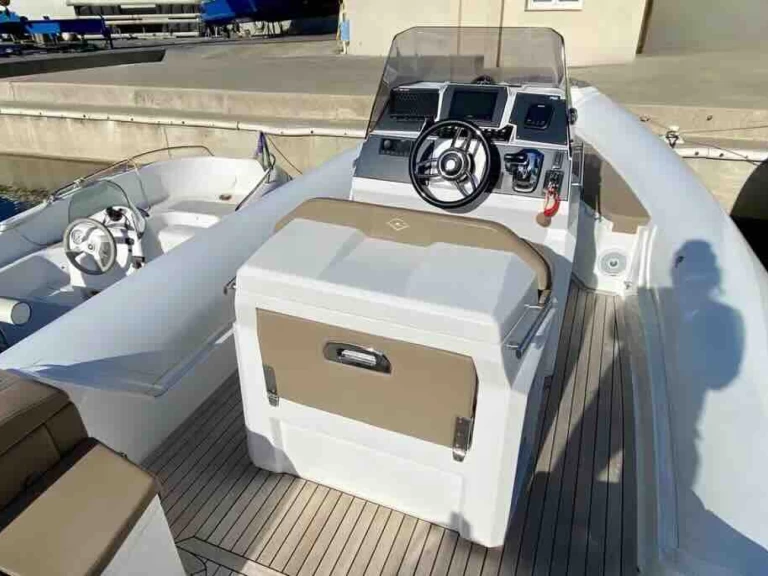 Wynajem łodzi Palermo tanio Renier R8 Tourer