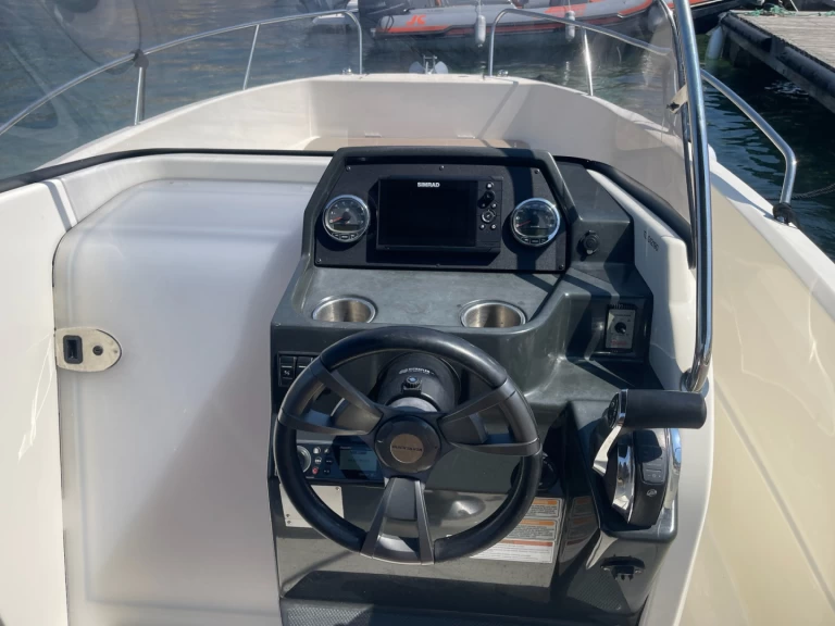 Wynajmij Motorówka z lub bez skippera Quicksilver w La Madrague