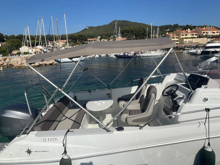 Wynajem w La Madrague- Jeanneau Cap Camarat 7.5 CC na SamBoat