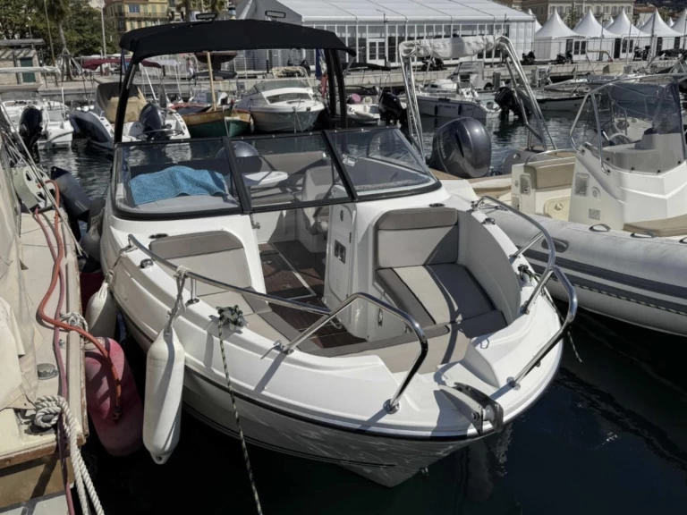 Wynajem Motorówka Jeanneau z patentem 