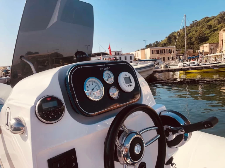 Wynajem Łódż półsztywna w Palermo - 2 BAR 62