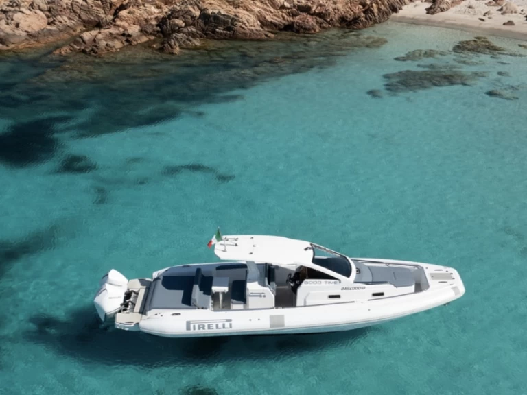 Wynajmij Pirelli Pirelli 35 w Porto Cervo