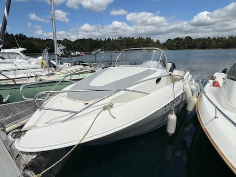 Wynajem Motorówka Quicksilver z patentem 