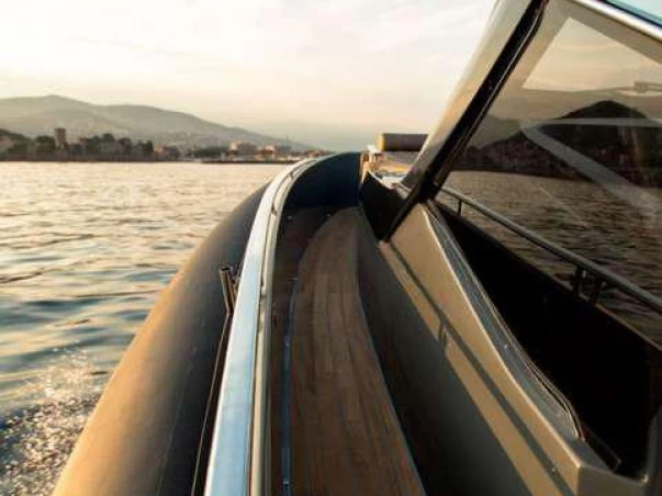 Sacs REBEL 47 między profesjonalistami a osobami prywatnymi w Cannes