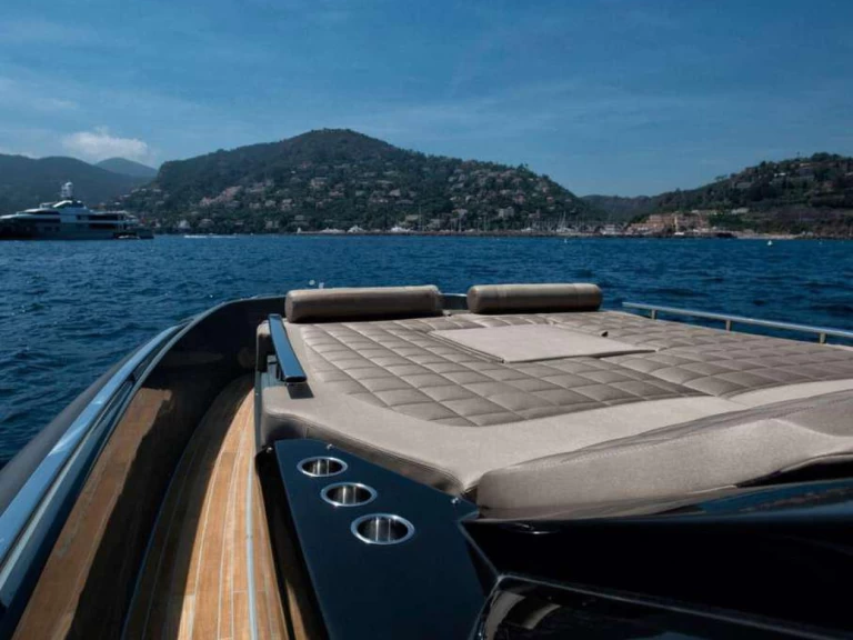 Wynajmij Sacs REBEL 47 w Cannes