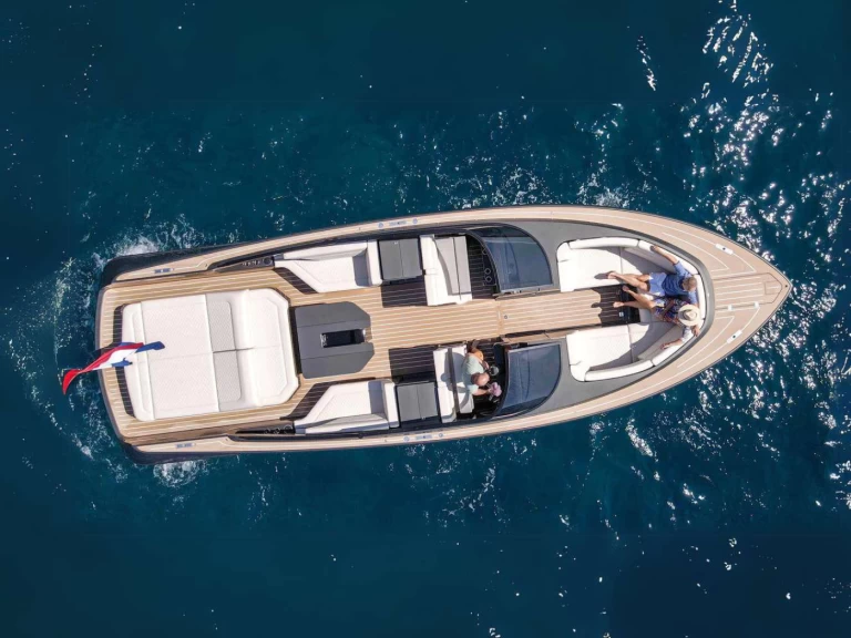 Motorówka do wynajmu w Antibes w najlepszej cenie