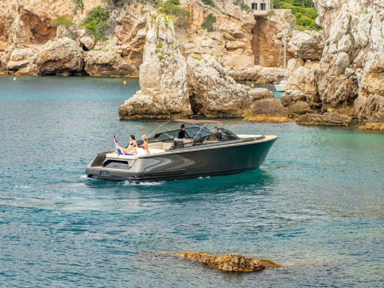 Wynajmij Reborn Bowrider 38 w Antibes