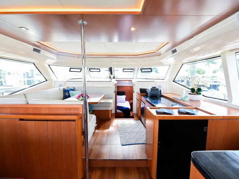 Aquila Beach Boomer I między profesjonalistami a osobami prywatnymi w Bahamy