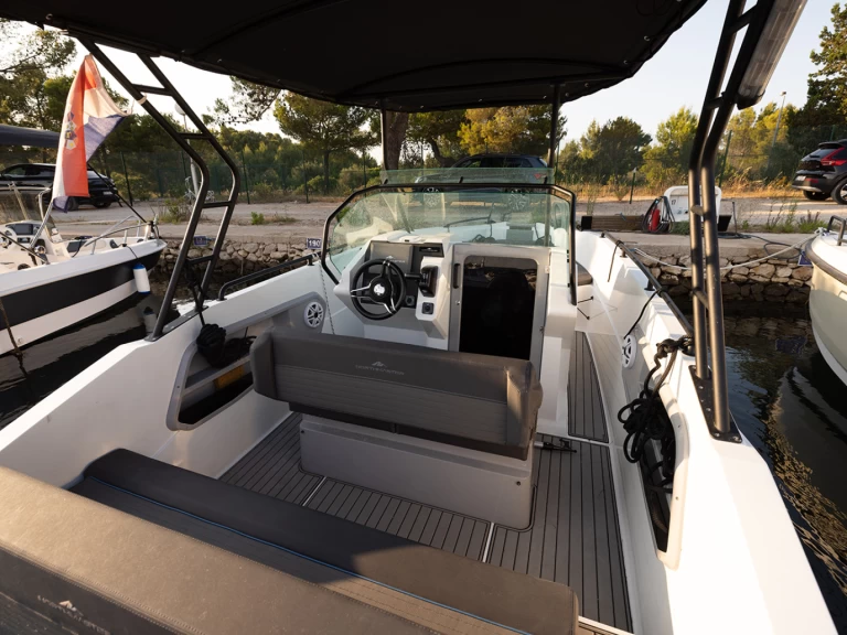 Wynajem łodzi Northmaster Northmaster 685 Cruiser w Sibenik na SamBoat 
