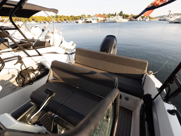 Wynajem Motorówka Northmaster z patentem 