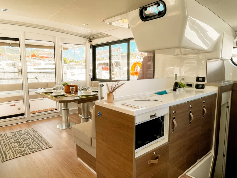 Wynajmij Katamaran z lub bez skippera Bali w Parham Town