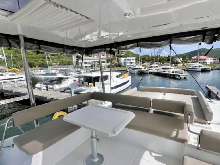 Wynajmij Katamaran z lub bez skippera Bali w Parham Town