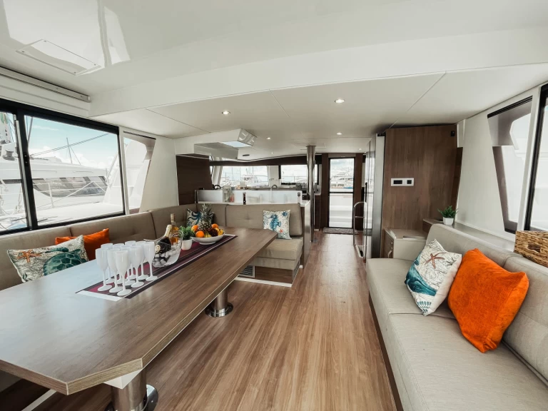 Wynajmij Katamaran z lub bez skippera Bali w Parham Town