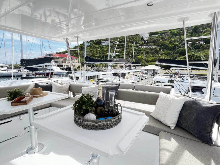 Wynajmij Katamaran z lub bez skippera Bali w Parham Town