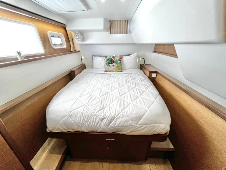 Wynajem Katamaran Lagoon z patentem 