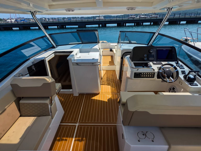 Motorówka do wynajmu w Pula w najlepszej cenie