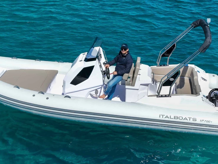 Wynajem Motorówka w Pula -  Italboats Predator 700