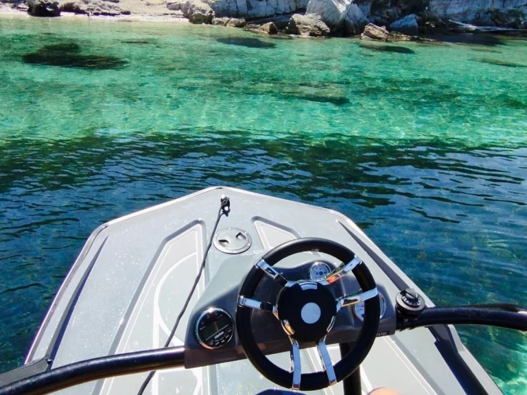Wynajem łodzi Golfe-Juan tanio Awash 370