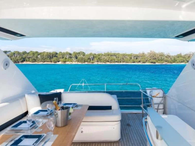 Wynajmij Princess Princess 64 Fly w Beaulieu-sur-Mer