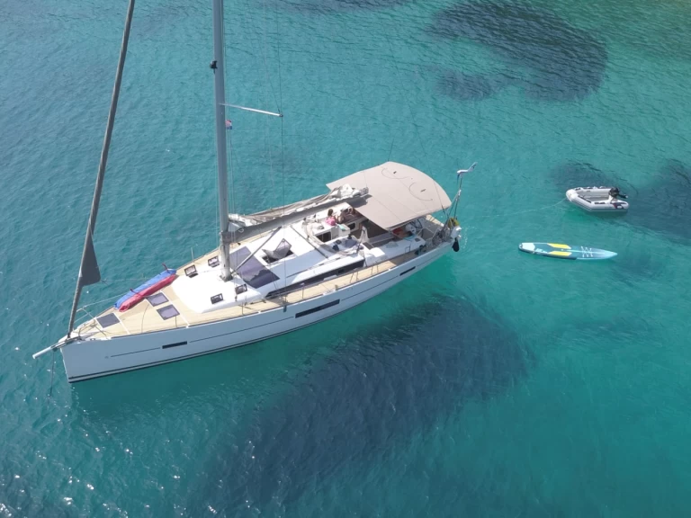 Dufour Dufour 500 Grand Large między profesjonalistami a osobami prywatnymi w Preveza Marina