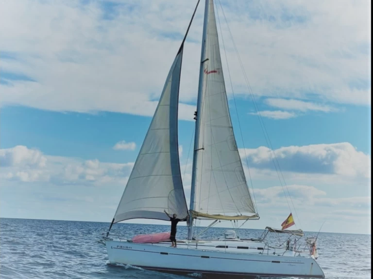 Wynajmij Bénéteau Oceanis 393 Clipper w Calafell