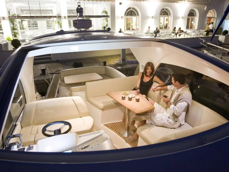 Wynajem Motorówka Prestige z patentem 