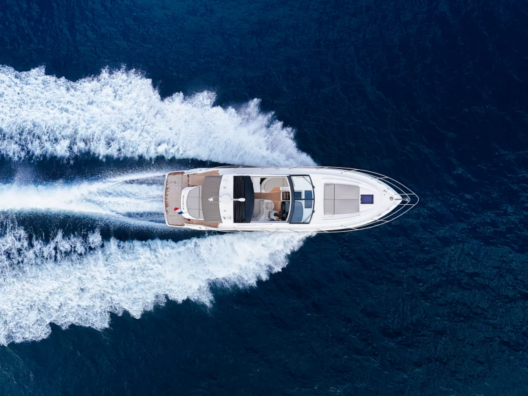 Princess Princess V50 między profesjonalistami a osobami prywatnymi w Golfe-Juan