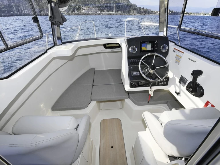 Wynajem Motorówka Quicksilver z patentem 