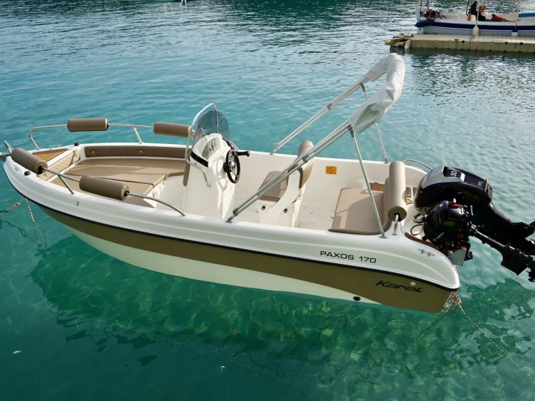 Karel 170 między profesjonalistami a osobami prywatnymi w Párga