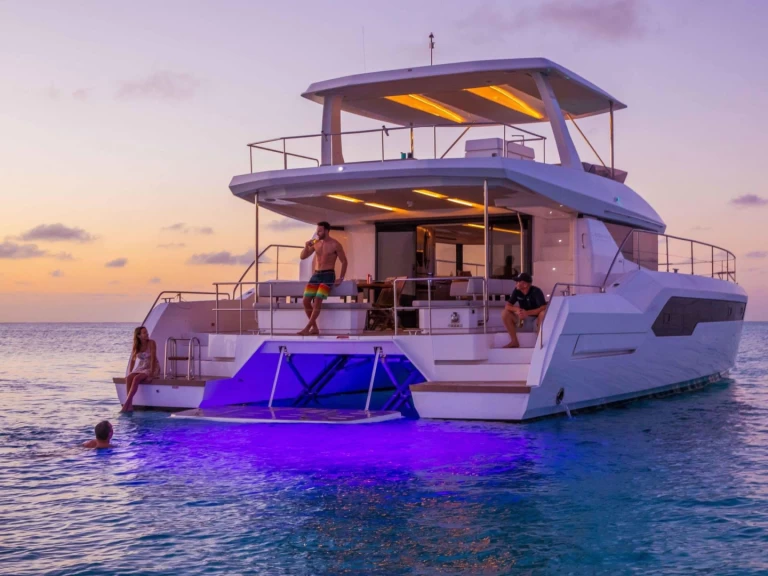 Wynajem Motorówka w Antibes - Leopard 53 PC