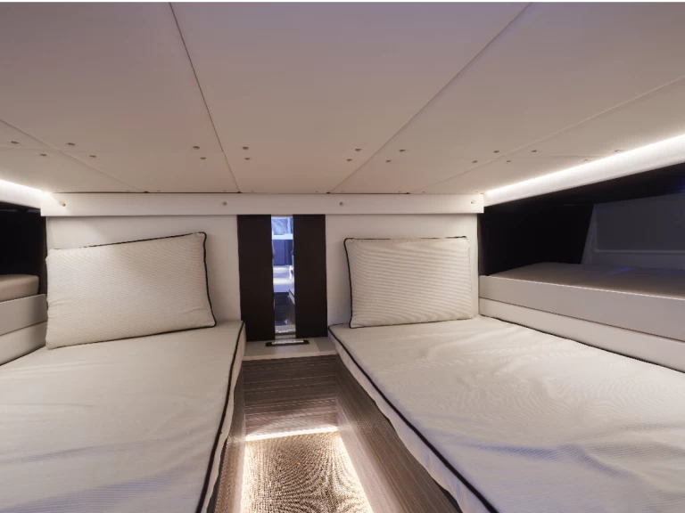 Wynajem Motorówka Nassima40 z patentem 