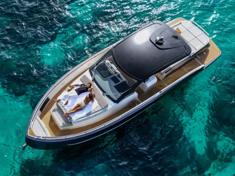 Wynajem łodzi Ibiza Town tanio Nassima40
