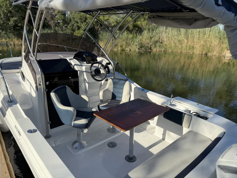 Wynajem Motorówka w Mandelieu-la-Napoule - Ranieri EVO 22