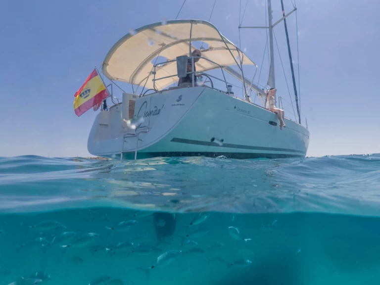 Wynajem Żaglowiec Bénéteau z patentem 