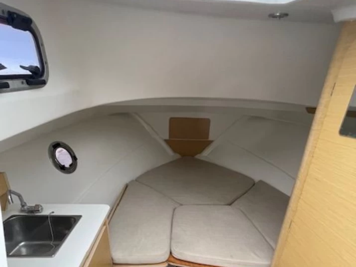 Bénéteau Flyer 750 Sun Deck Rubis między profesjonalistami a osobami prywatnymi w Antibes