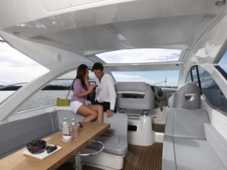 Wynajem Motorówka Gran Turismo z patentem 