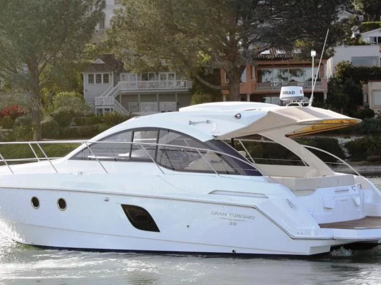 Wynajmij Gran Turismo 38 w Juan-les-Pins