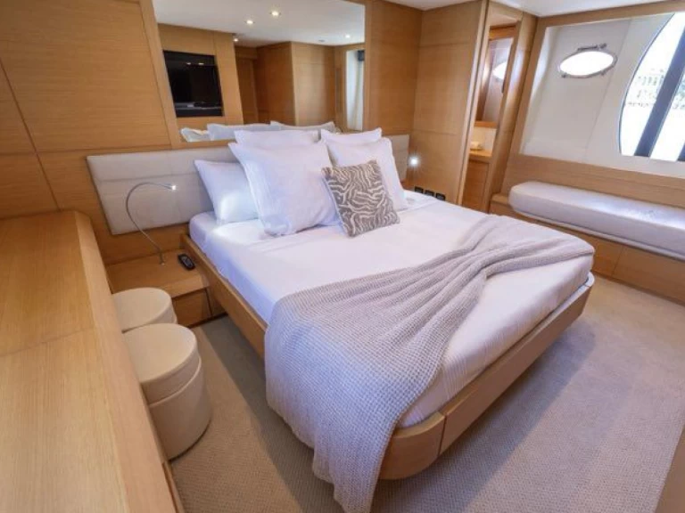 Luksusowy jacht do wynajmu w Antibes w najlepszej cenie