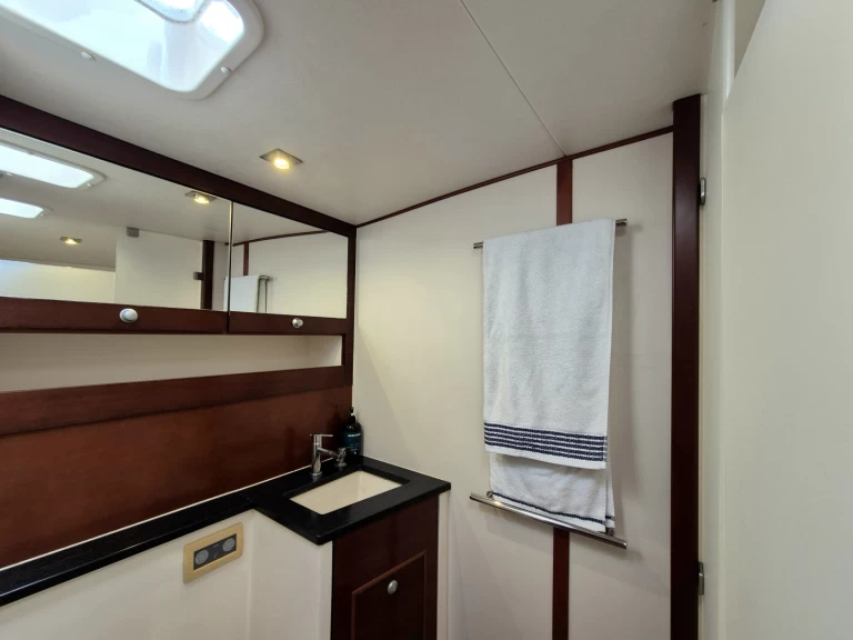 Wynajem Żaglowiec Hanse z patentem 