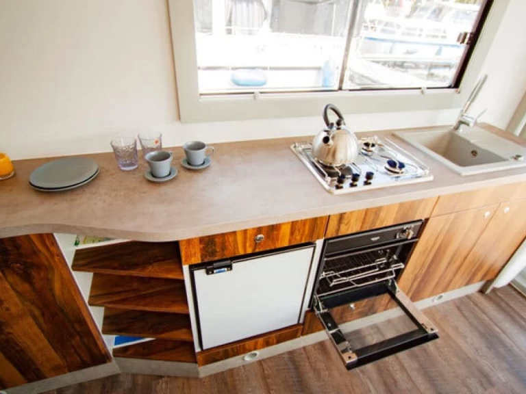 Wynajem Barka Hausboot z patentem 