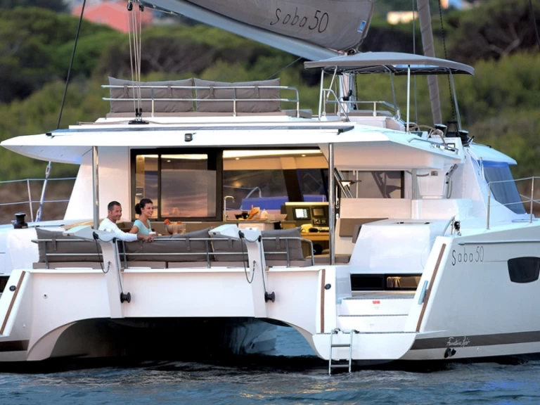 Wynajem Katamaran Fountaine Pajot z patentem 