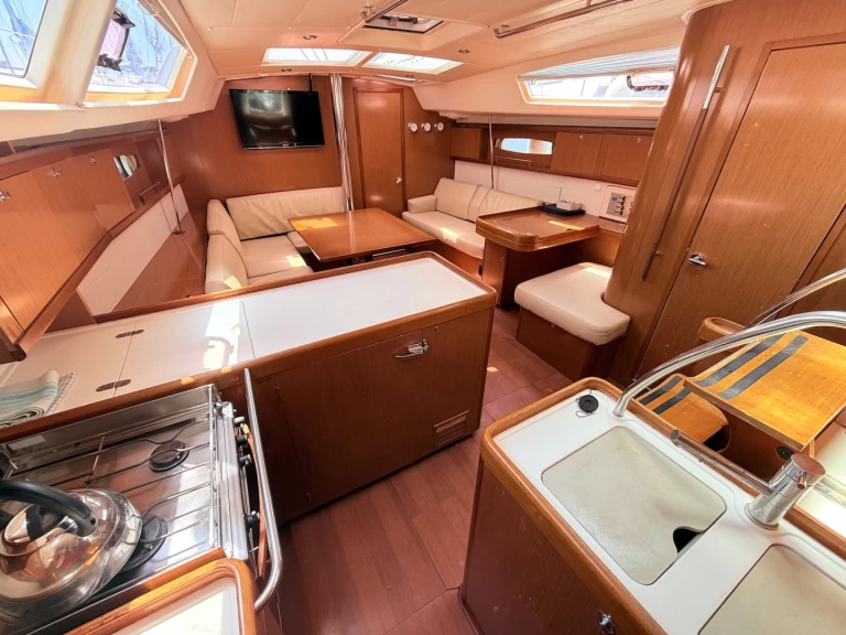 Bénéteau Oceanis 46 między profesjonalistami a osobami prywatnymi w Sukosan