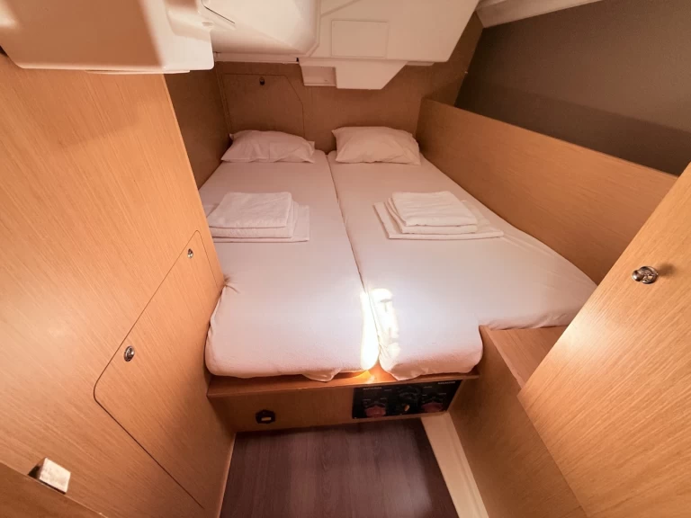 Bénéteau Oceanis 38.1 między profesjonalistami a osobami prywatnymi w Sukosan