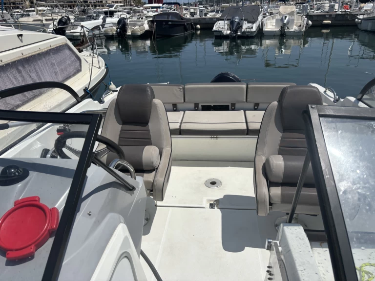 Jeanneau Cap Camarat 5.5 BR między profesjonalistami a osobami prywatnymi w Cogolin