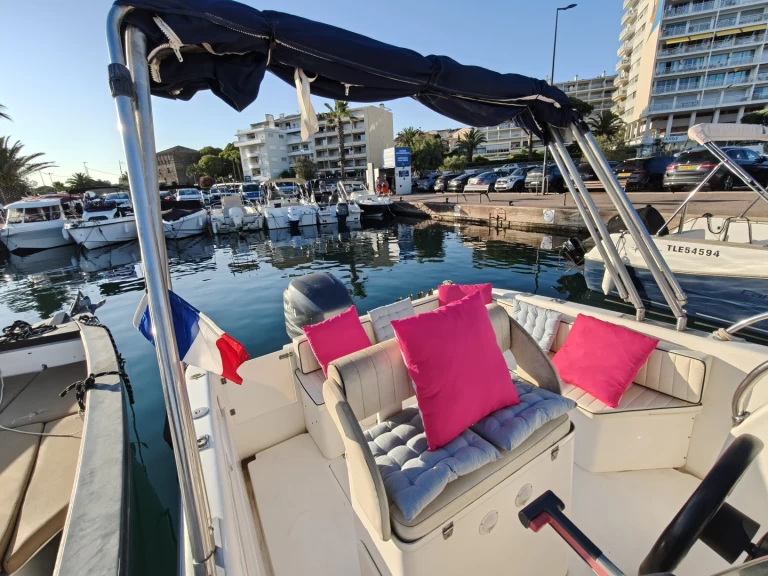 Wynajem łodzi Sainte-Maxime tanio Stealth Mithos 