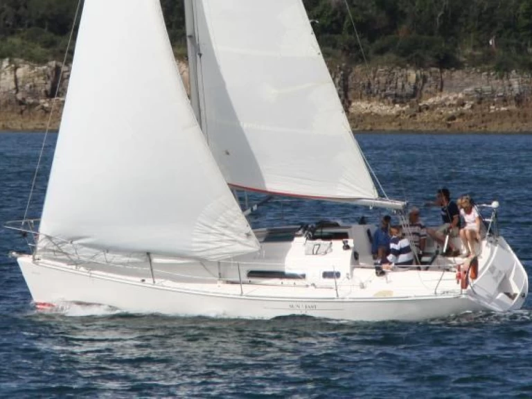 Wynajem Żaglowiec Jeanneau z patentem 