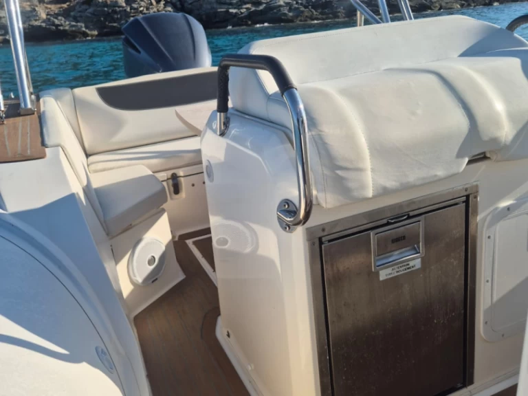 Wynajem Łódż półsztywna Capelli z patentem 