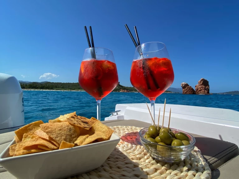 Wynajmij Łódż półsztywna z lub bez skippera Italboats w Villasimius