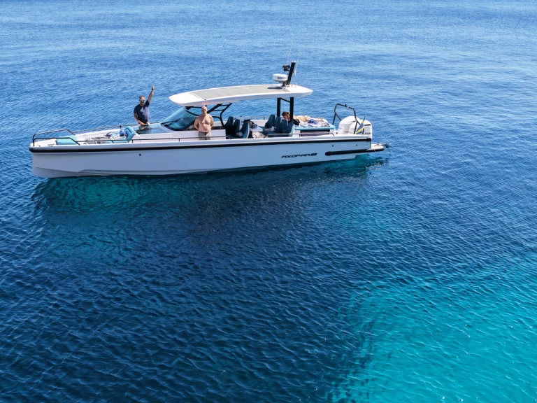 Wynajem Motorówka Axopar z patentem 