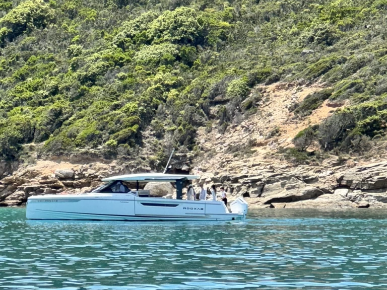 Saxdor Saxdor 400 GTO między profesjonalistami a osobami prywatnymi w Saint-Florent